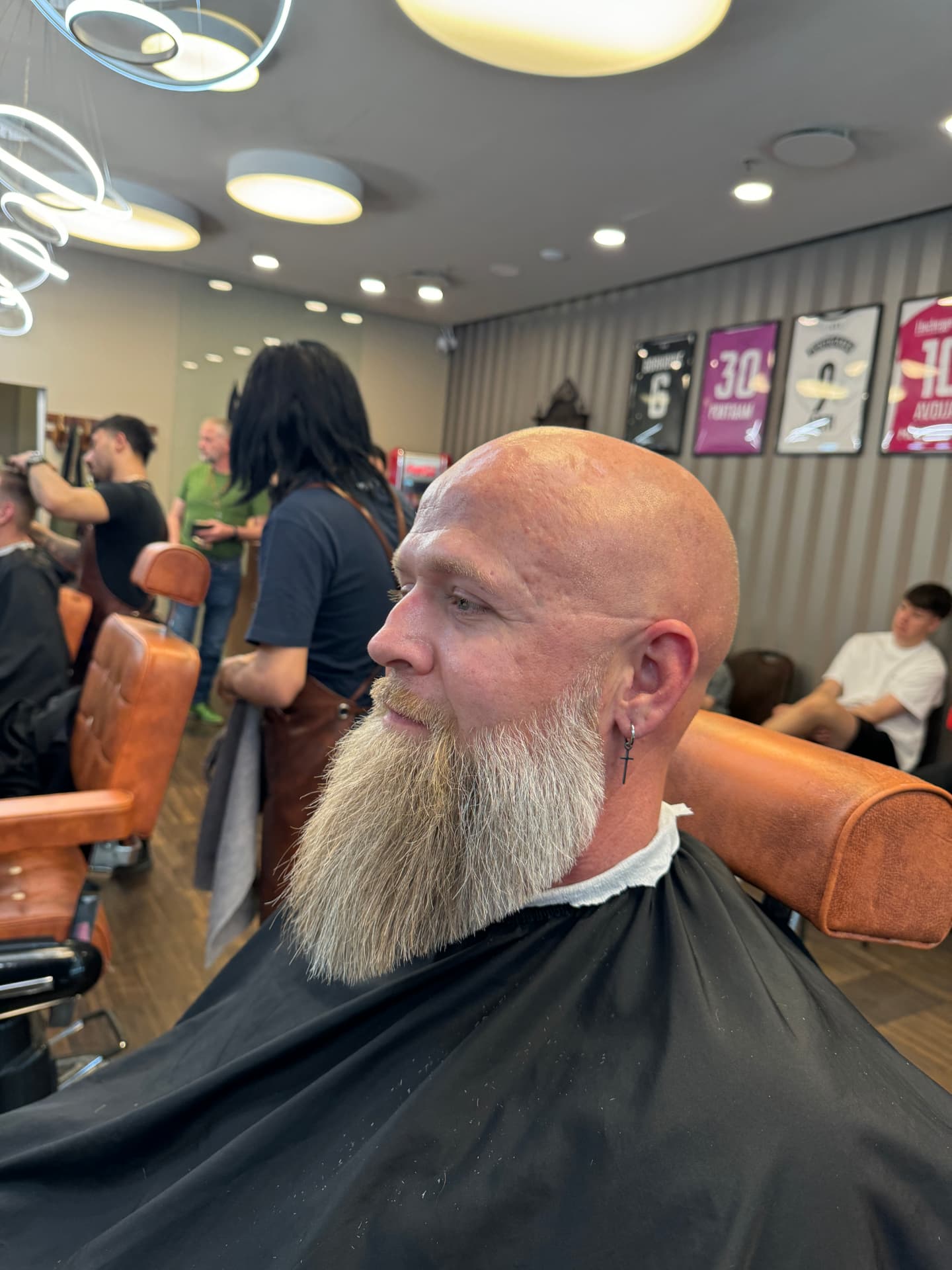 Kundenfoto im Salon — Cut & Co Barbershop Graz